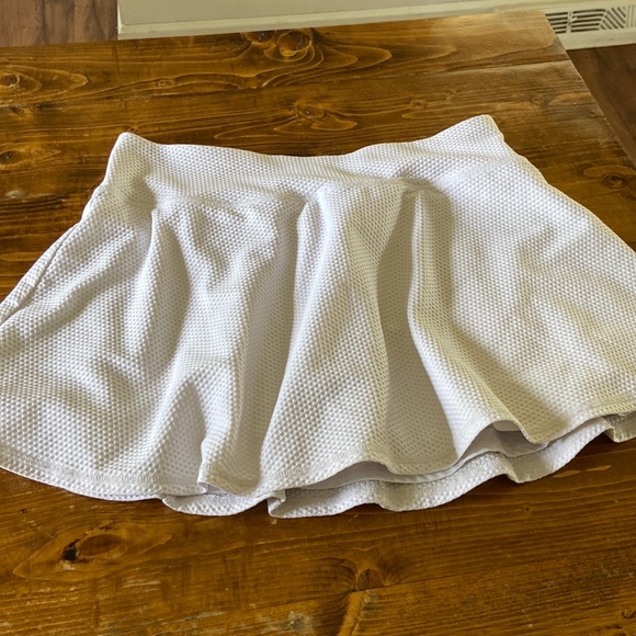 KYODAN Tennis Skirt! Lined and has shorts underneath. Worn, in good condition! - Picture 1 of 7